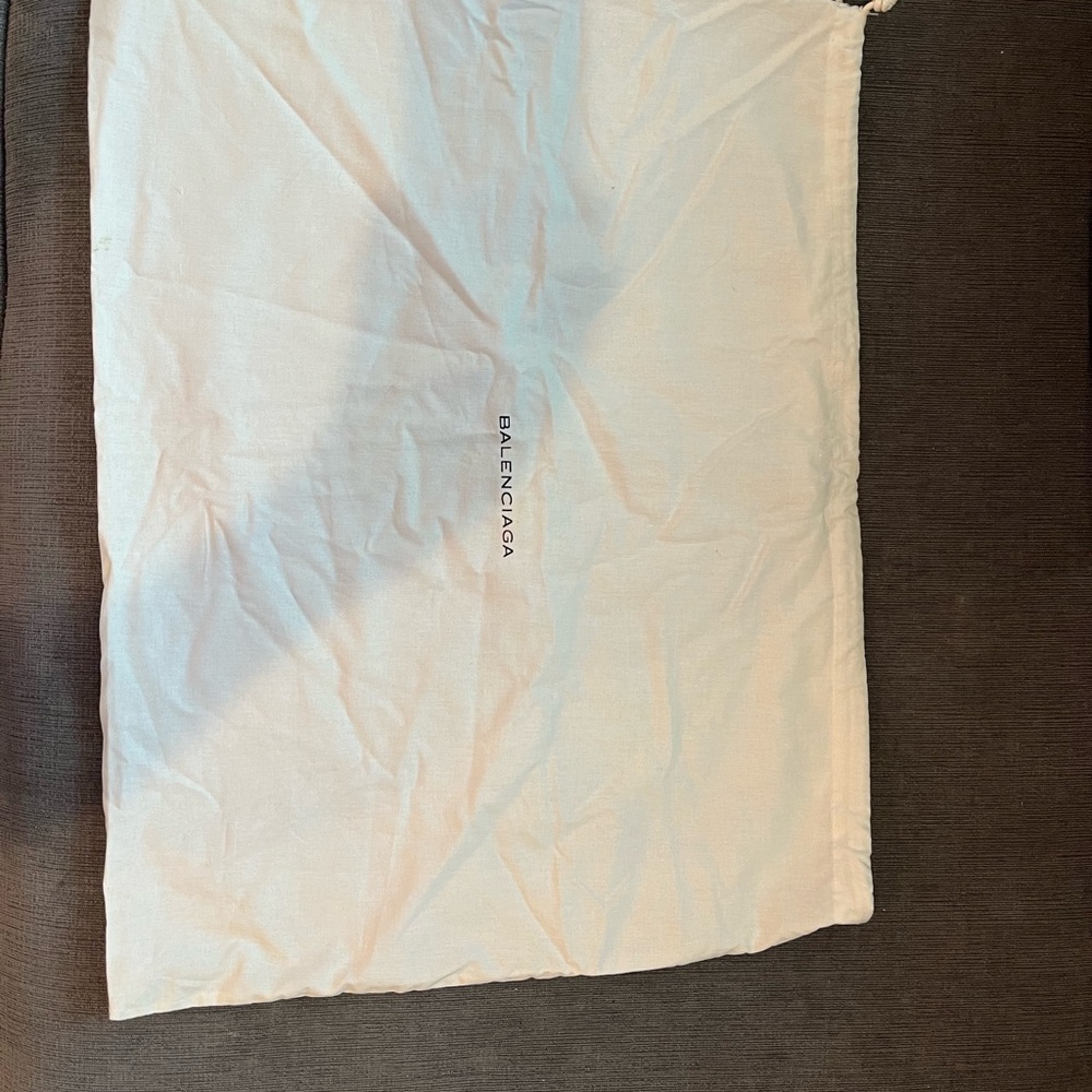 Large Collection of Designer Dust Bags - Picture 9 of 16